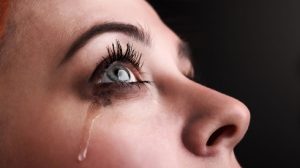 close-up-of-woman-crying-1063x597